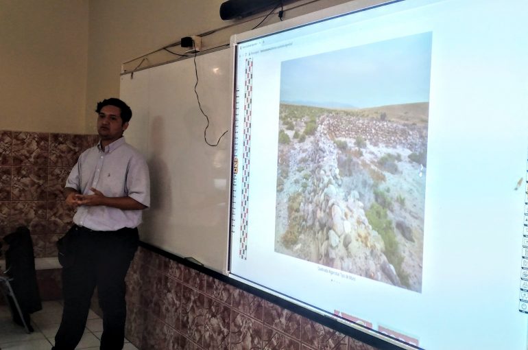 Presentan investigación Tambos de Atacama a estudiantes de Escuela Industrial Salesiano de Copiapó