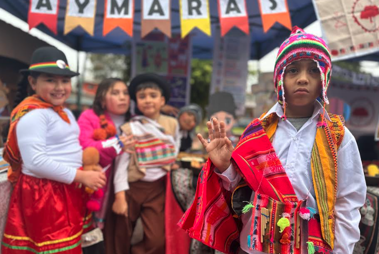 Establecimiento educativo realizó exitosa muestra intercultural en plaza de armas de Monte Patria