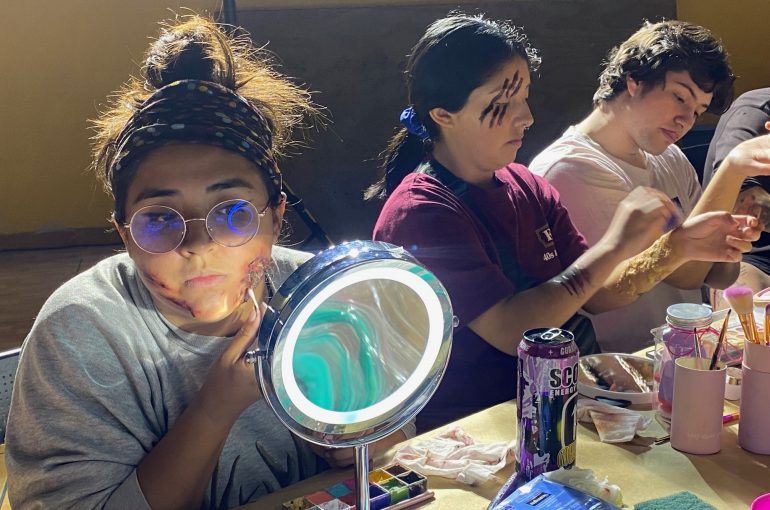 Antofagasta: Artistas locales perfeccionaron sus conocimientos en Taller de Maquillaje Teatral