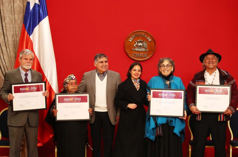 Ministra de las Culturas encabeza la entrega del Premio a la Trayectoria Nacional en Cultura Tradicional Margot Loyola Palacios 2024