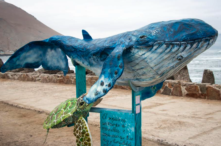 Con estatua de ballena y tortuga buscan concientizar sobre el cuidado del océano