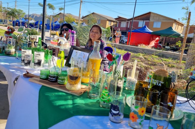 Copiapó: Taller de reciclaje en Llanos de Ollantay enseñó a vecinas a confeccionar vasos