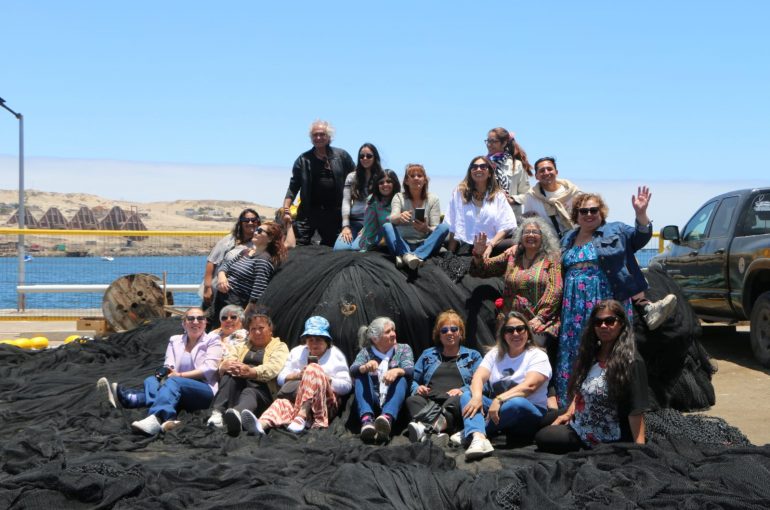 Seremi de las Culturas trabaja con 20 mujeres rederas de Caldera para poner en valor sus historias de vida y este oficio identitario del sector pesquero