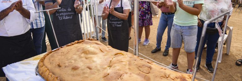 Localidad de El Palomo logró hito de la empanada frita y de pino más grande de Chile