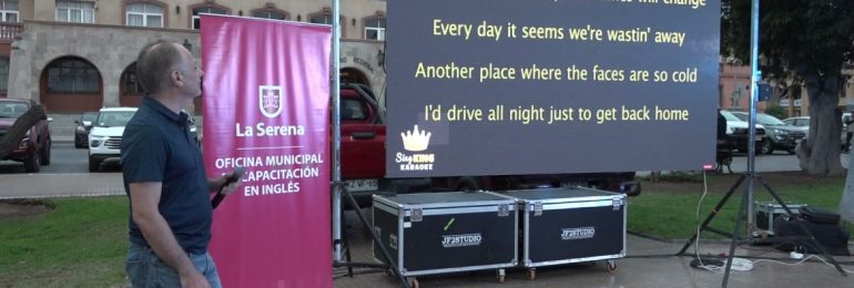 Tarde de Karaoke en inglés promete poner a cantar a todos en La Serena