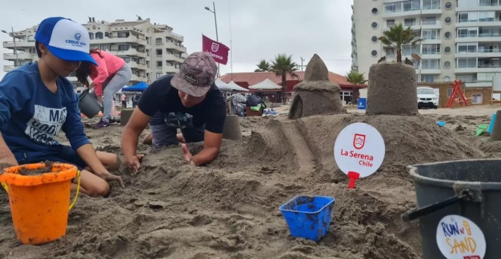 ¡Con balde y pala de playa! en La Serena llaman a participar en concurso de castillos de arena